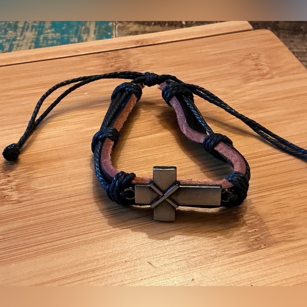 Beautiful adjustable cross bracelet, BN